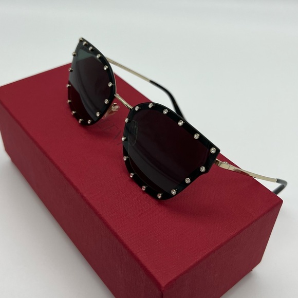Authentic Valentino Garavani Crystal rockstuds black frame Sunglasses - Picture 9 of 17